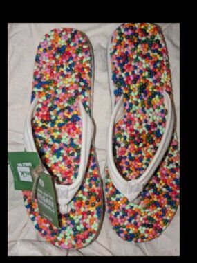 NWT Sanuk Red and Pink Flip Flop Sandals Vibrant Beaded Design Womens Sz 11
